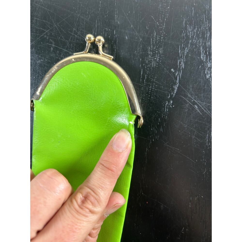 Kate Spade  Apple Green Leather eyeglass case Wink Wink 7x2.5" kisslock preowned - Picture 4 of 6